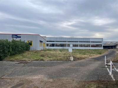 Vente bâtiment 490m² sur 1300m² au Coteau