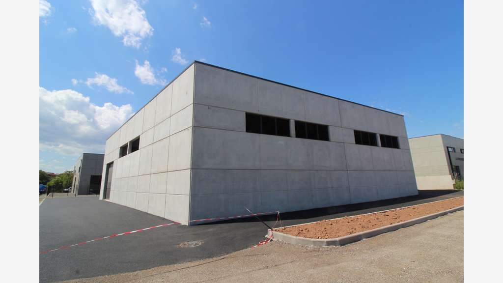 Vend bâtiment neuf 513m² en ZA à Puget sur Argens