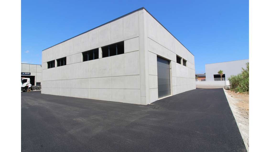 Vend bâtiment neuf 513m² en ZA à Puget sur Argens