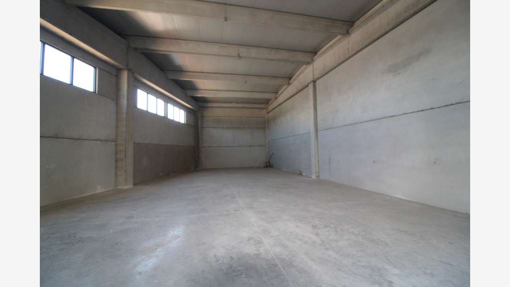 Vend bâtiment neuf 513m² en ZA à Puget sur Argens