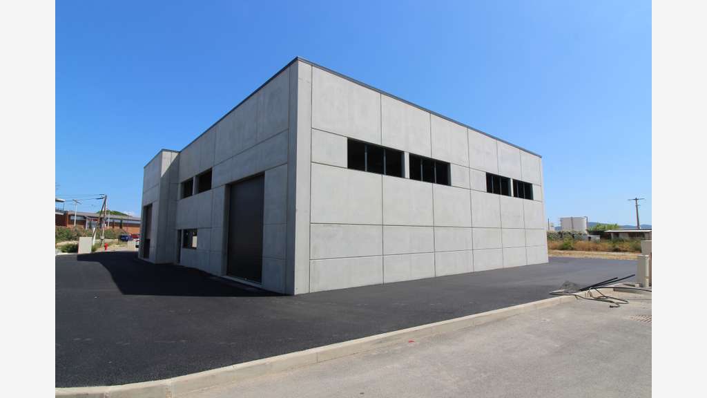 Vend bâtiment neuf 513m² en ZA à Puget sur Argens