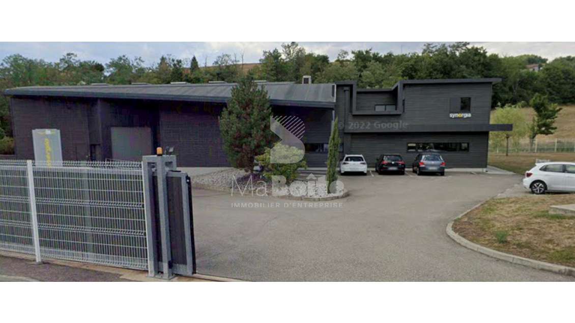 AV bâtiment rénové 935m² à 10 mn de St Etienne