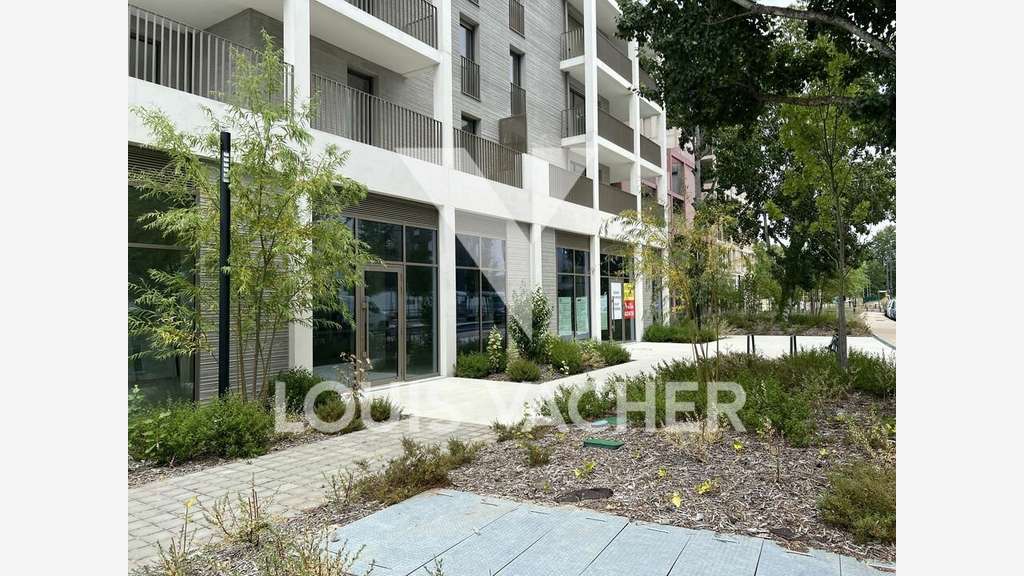 Vente local commercial 193m² à Bordeaux Lac