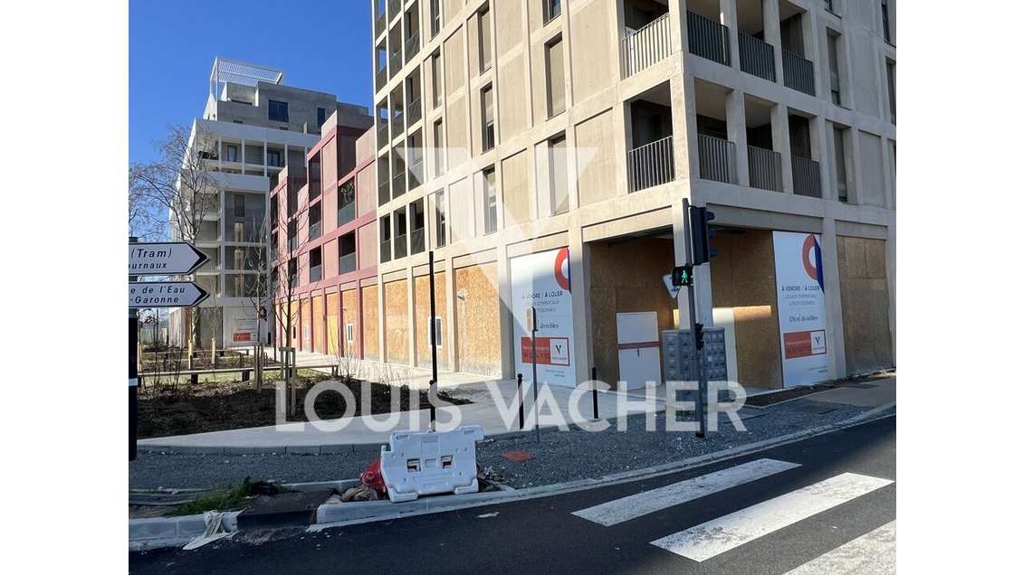 Vente local commercial 193m² à Bordeaux Lac 