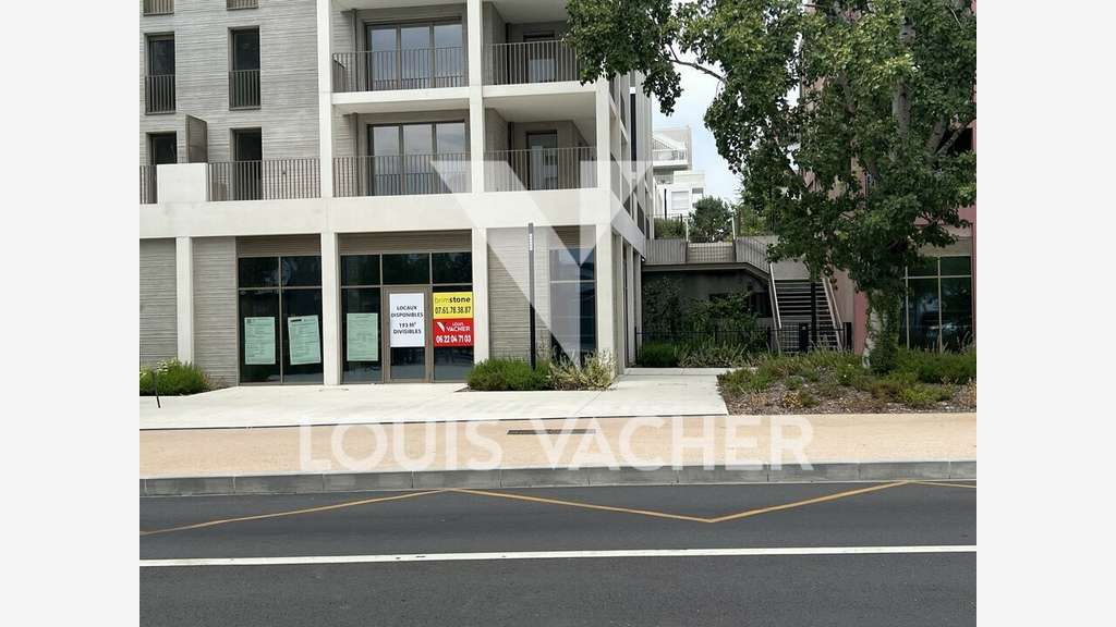 Vente local commercial 193m² à Bordeaux Lac