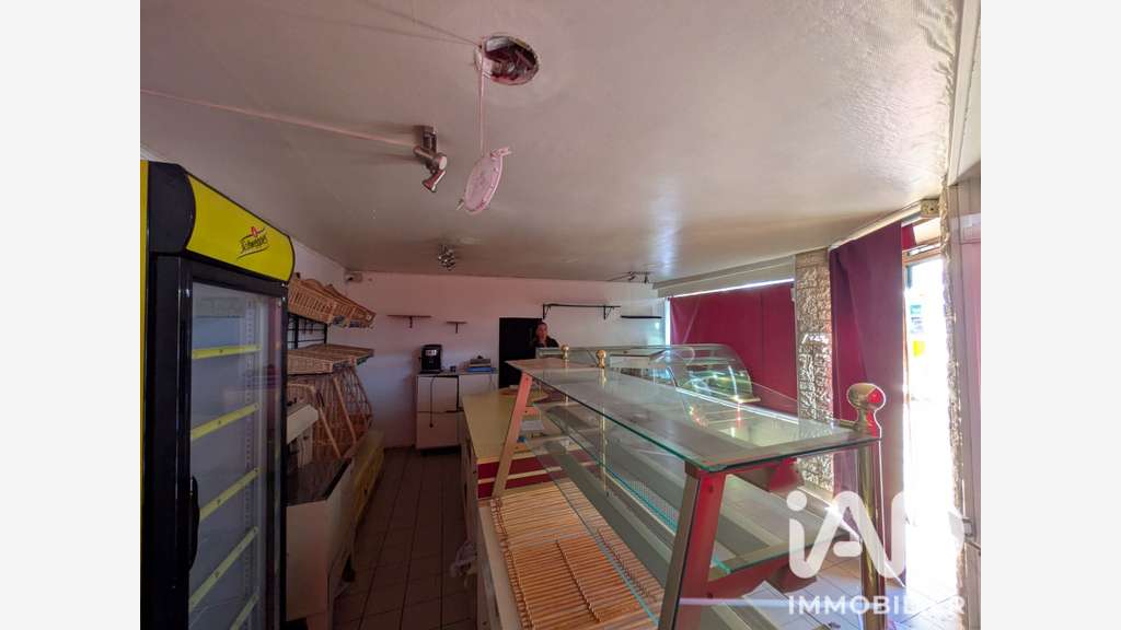 Vente boutique d’angle 35m² à Saint-Maur Adamville