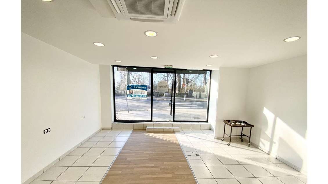 Vente local commercial 45m² à Tours Quai Paul Bert