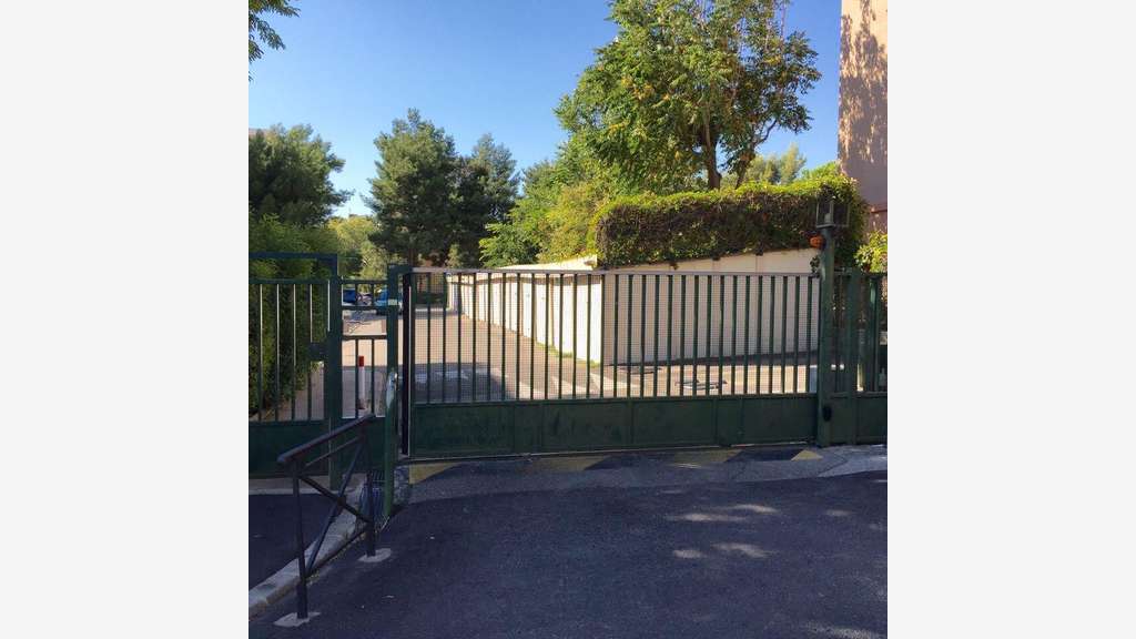 Vente box fermé loué à Marseille 9ème Bonneveine