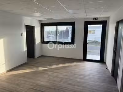 BUREAU à vendre dans le 84