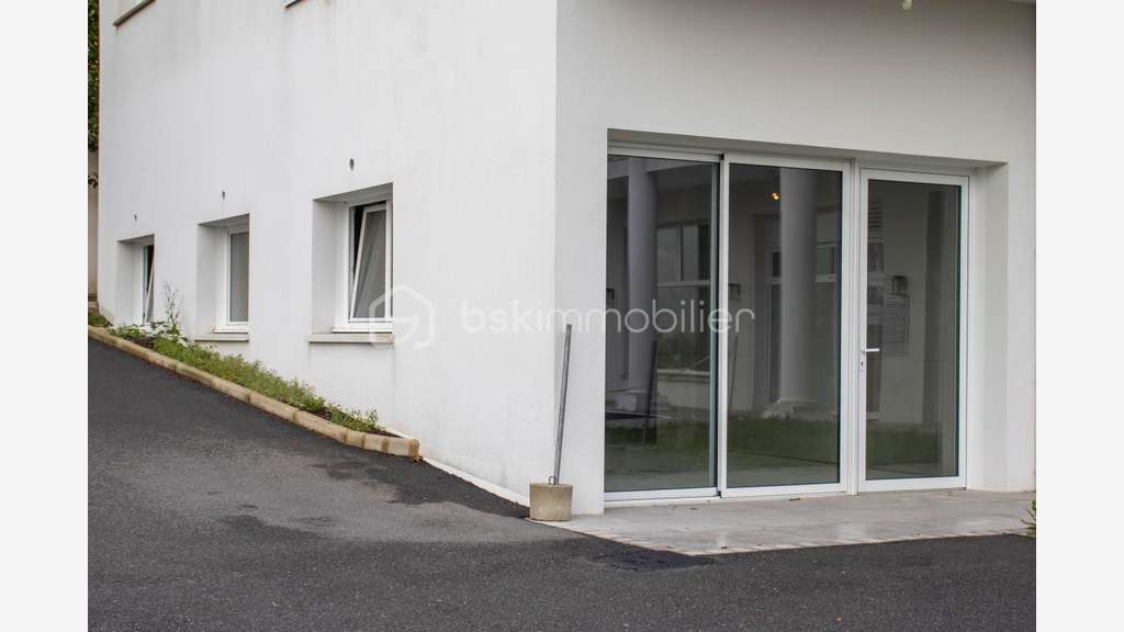Local de 71 m² de plain-pied pour professionnel