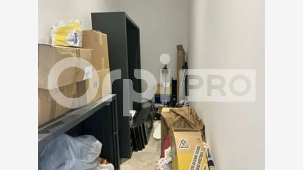 AV bureau 70m² en R+1 zone artisanale à Belleville