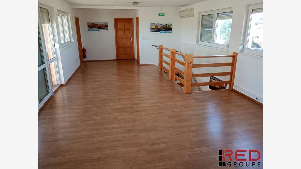 RARE À BERRE-L’ÉTANG : 2 500 M² DE FONCIER + 220 M