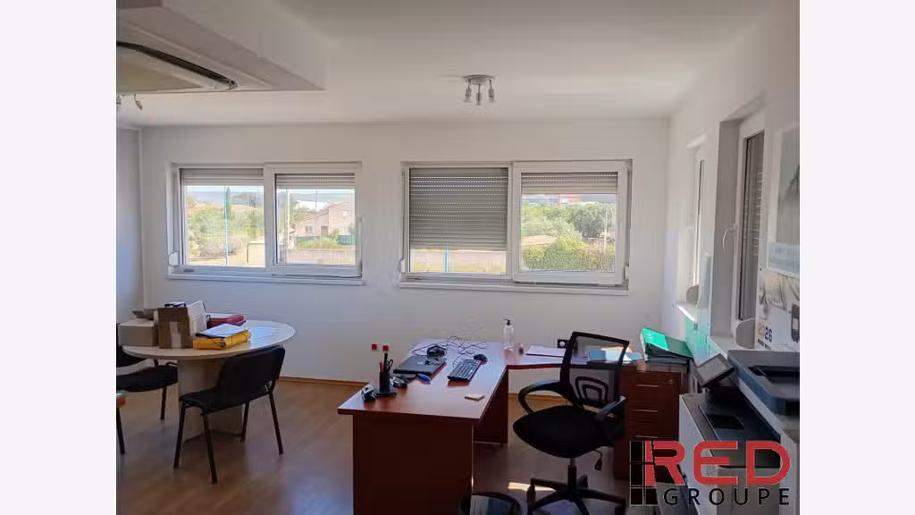RARE À BERRE-L’ÉTANG : 2 500 M² DE FONCIER + 220 M