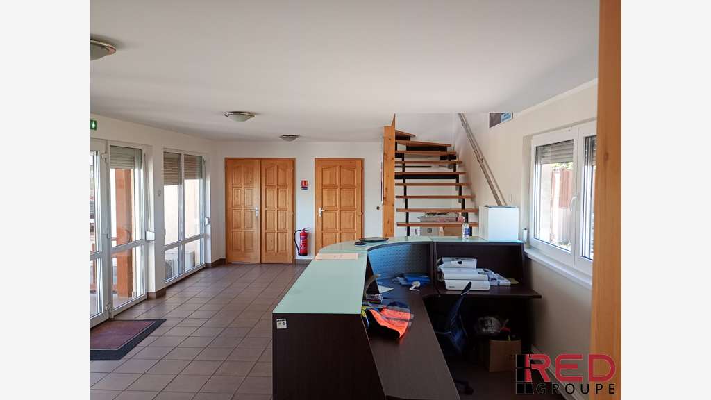 RARE À BERRE-L’ÉTANG : 2 500 M² DE FONCIER + 220 M