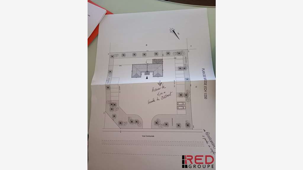 RARE À BERRE-L’ÉTANG : 2 500 M² DE FONCIER + 220 M