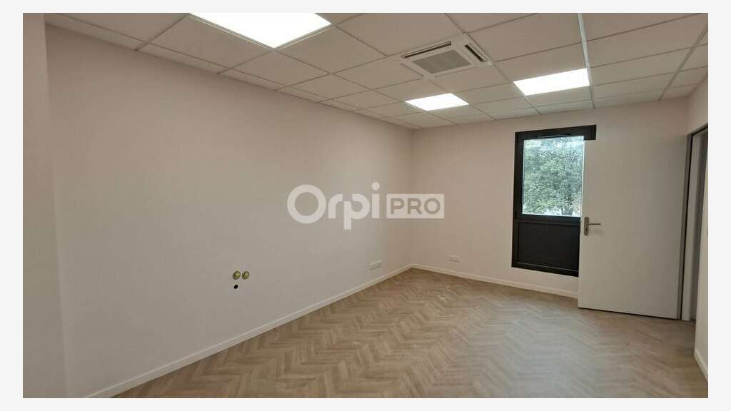 A vendre local professionnel 324m² à l'Est de Pau