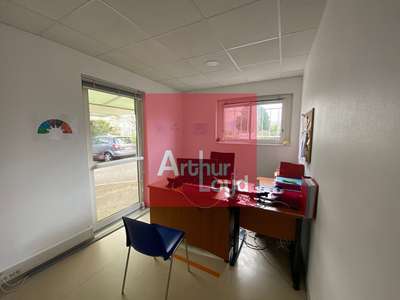 Bureaux de 983m² à vendre en ZI à Bon Encontre