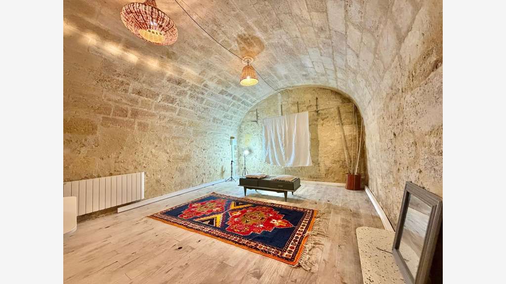 AV bureaux avec loft et caves Bordeaux St-Michel