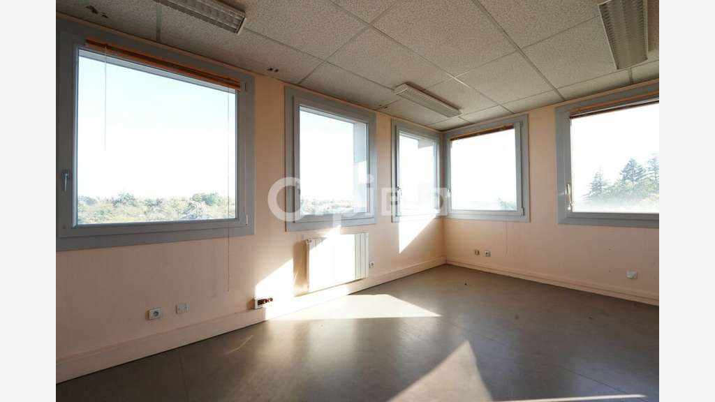 BUREAUX AVENDRE - 586 m² - BRON
