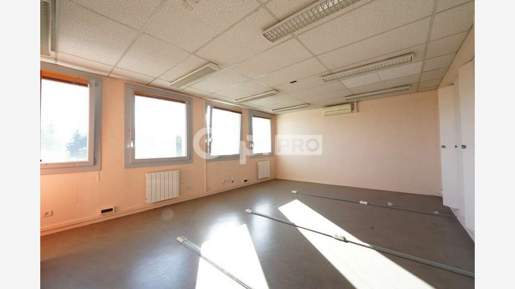 BUREAUX AVENDRE - 586 m² - BRON