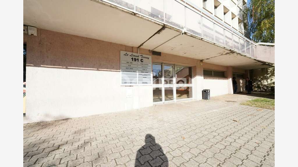 BUREAUX AVENDRE - 586 m² - BRON