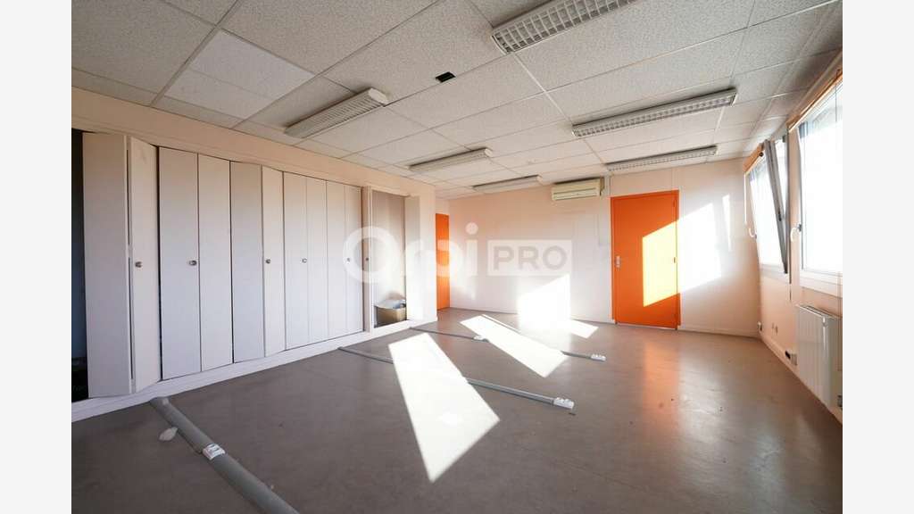 BUREAUX AVENDRE - 586 m² - BRON