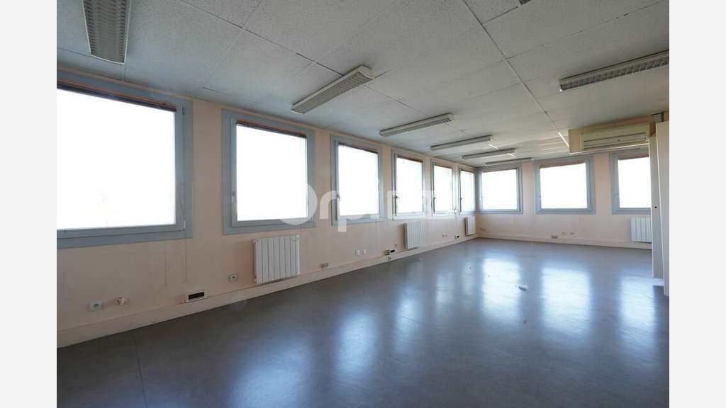 BUREAUX AVENDRE - 586 m² - BRON