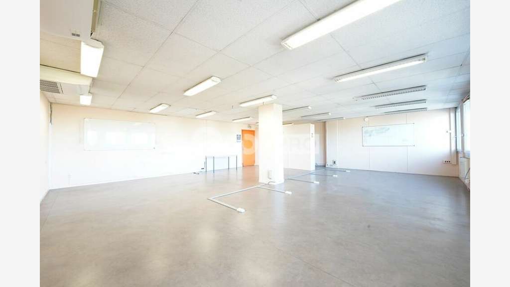 BUREAUX AVENDRE - 586 m² - BRON
