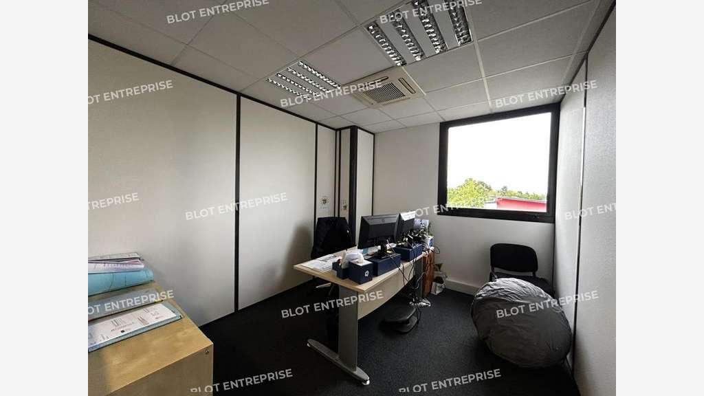 À VENDRE - BUREAUX - 162 M² - CARQUEFOU