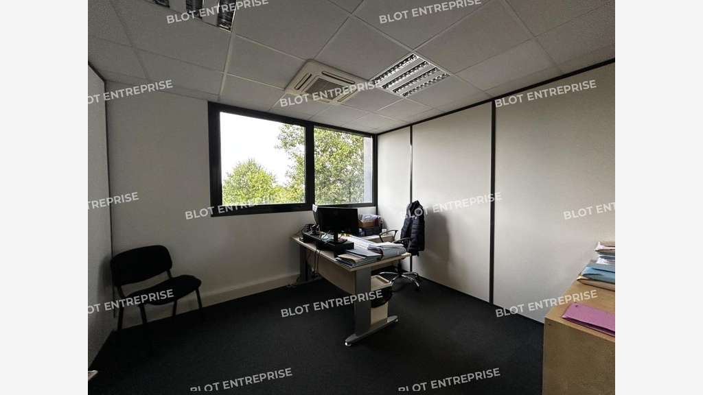 À VENDRE - BUREAUX - 162 M² - CARQUEFOU