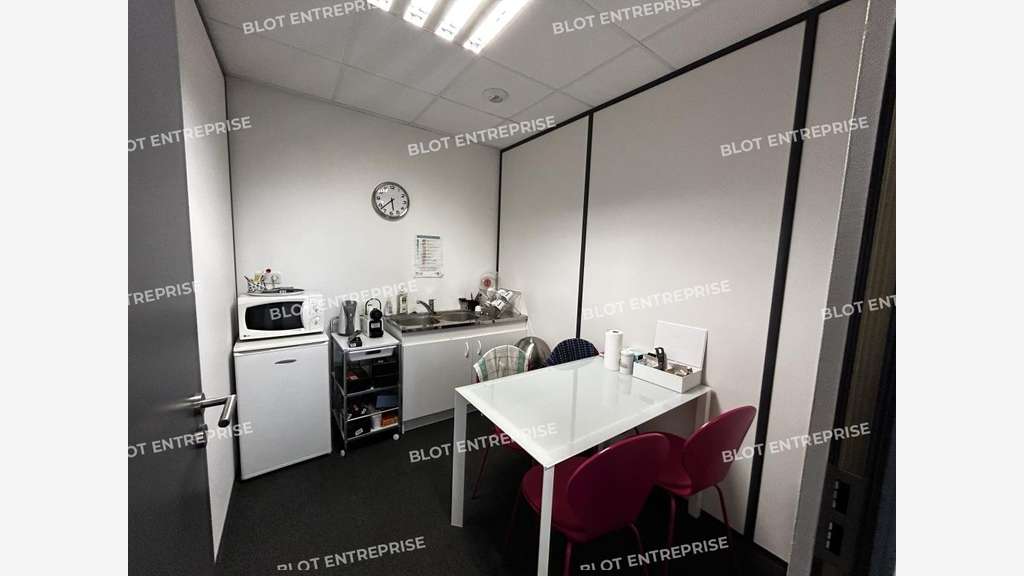 À VENDRE - BUREAUX - 162 M² - CARQUEFOU