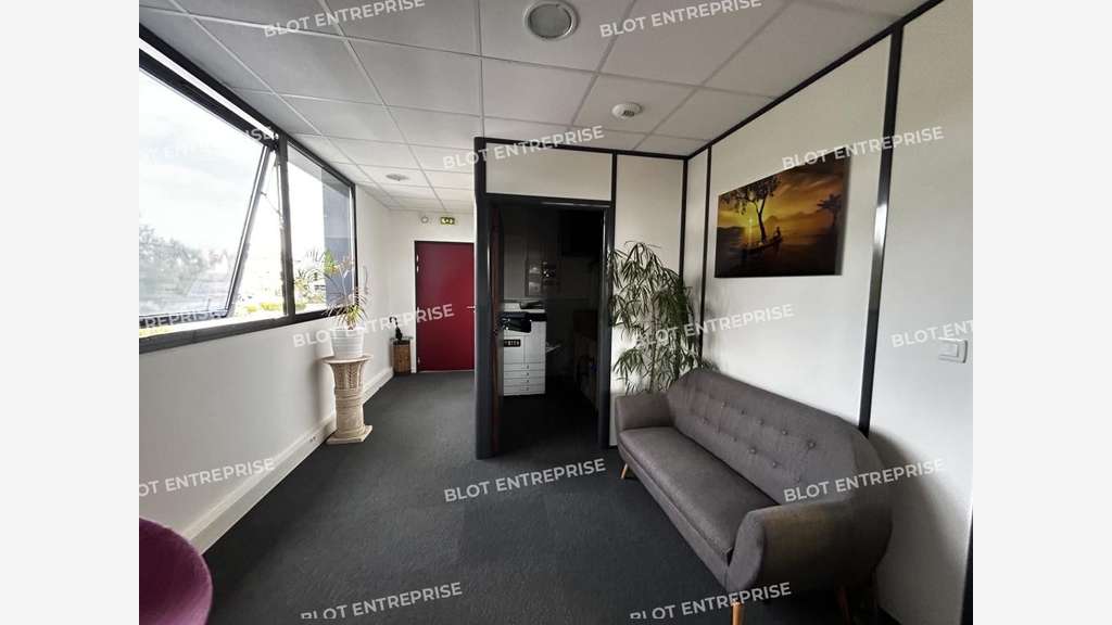 À VENDRE - BUREAUX - 162 M² - CARQUEFOU