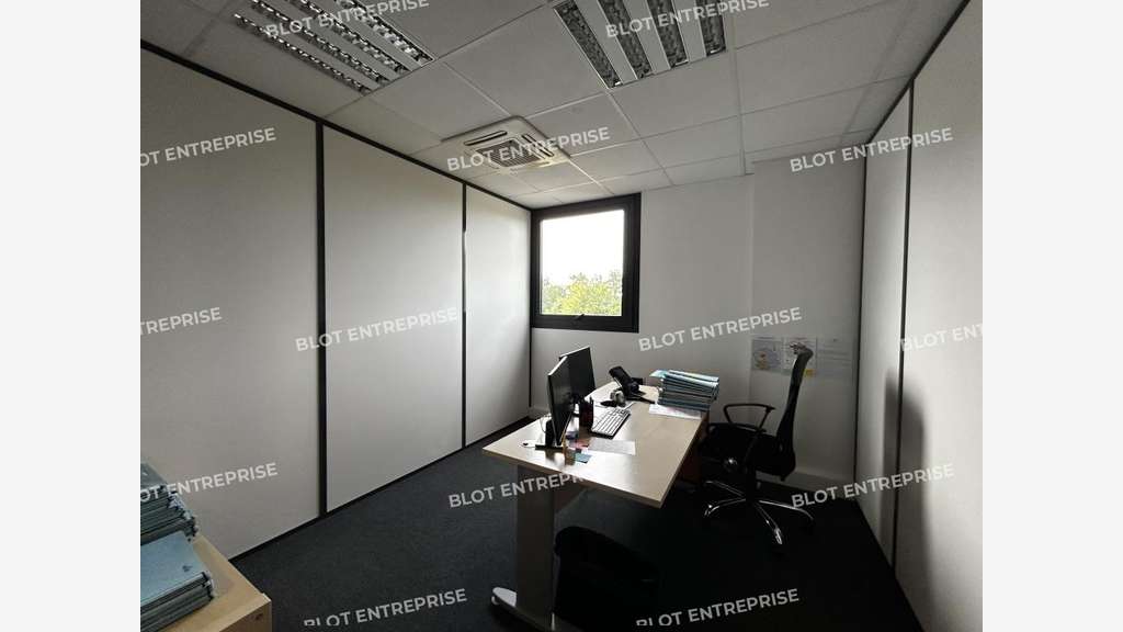 À VENDRE - BUREAUX - 162 M² - CARQUEFOU