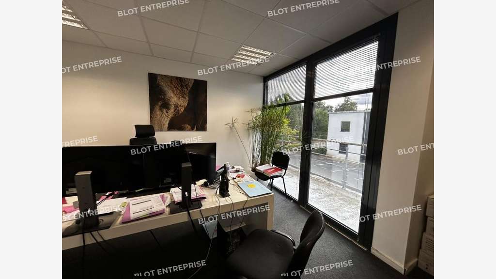 À VENDRE - BUREAUX - 162 M² - CARQUEFOU