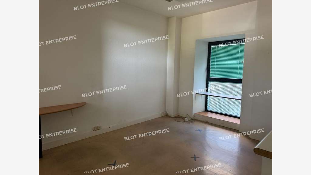 A vendre bureaux 263m² sur Chartres-de-Bretagne