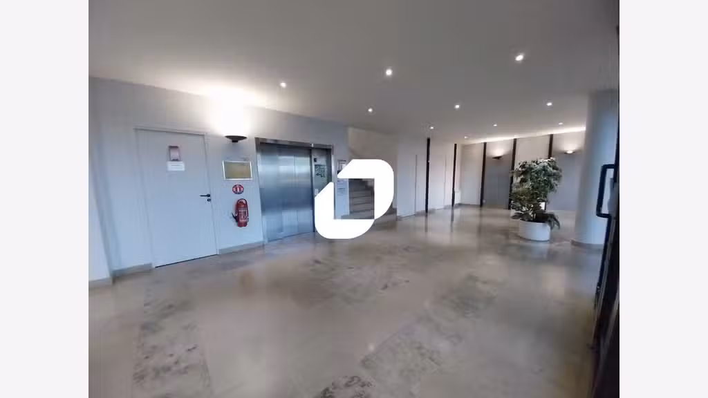 Vente Bureaux 69m² Coignieres