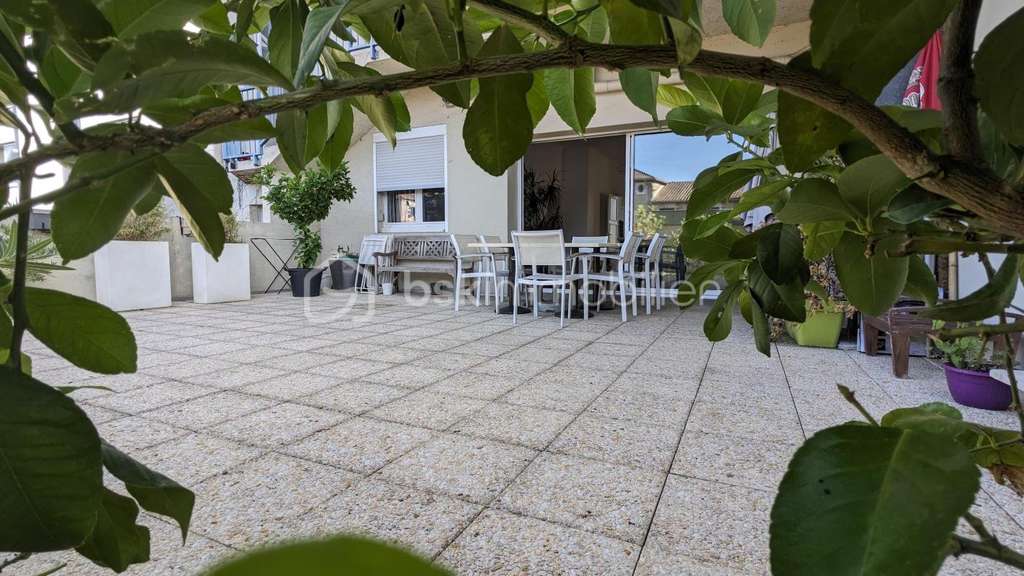 BEL APPARTEMENT IDEAL BUREAUX COEUR DE VILLE AVEC