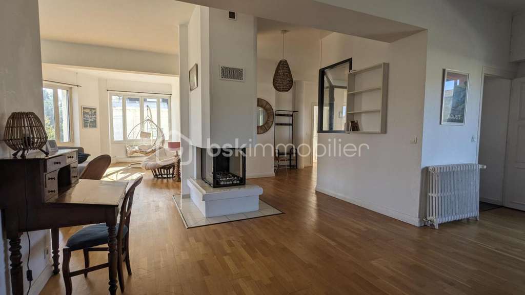 BEL APPARTEMENT IDEAL BUREAUX COEUR DE VILLE AVEC