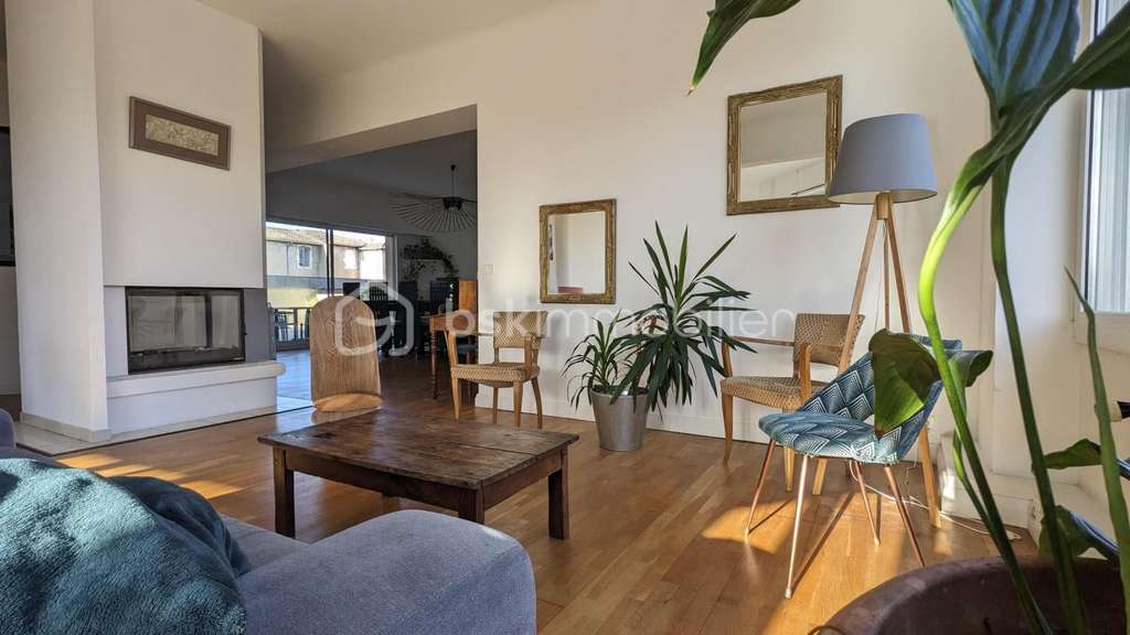 BEL APPARTEMENT IDEAL BUREAUX COEUR DE VILLE AVEC