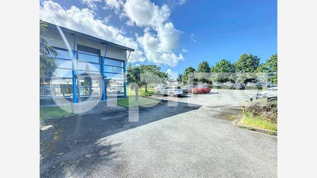 BUREAU à vendre dans le 03