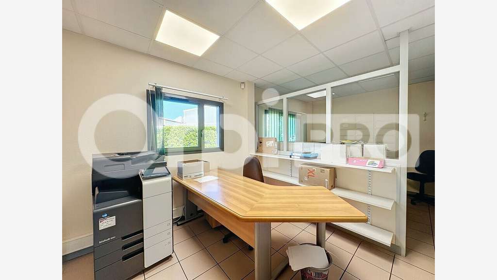 BUREAU à vendre dans le 03