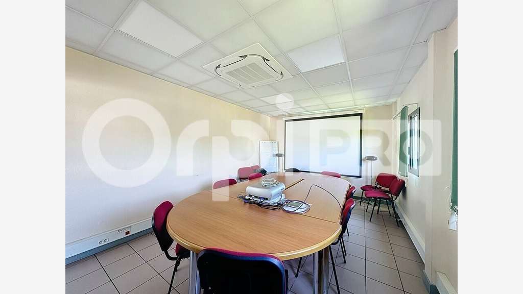 BUREAU à vendre dans le 03