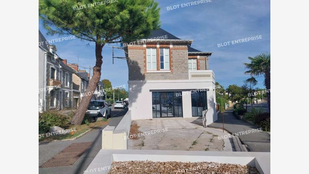 A vendre locaux 219m² face au pont du Pouliguen