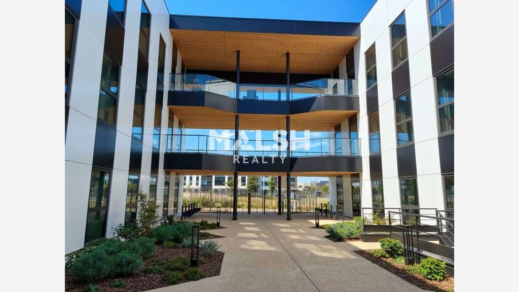 BUREAUX - A VENDRE ou A LOUER - GENAS - A partir d