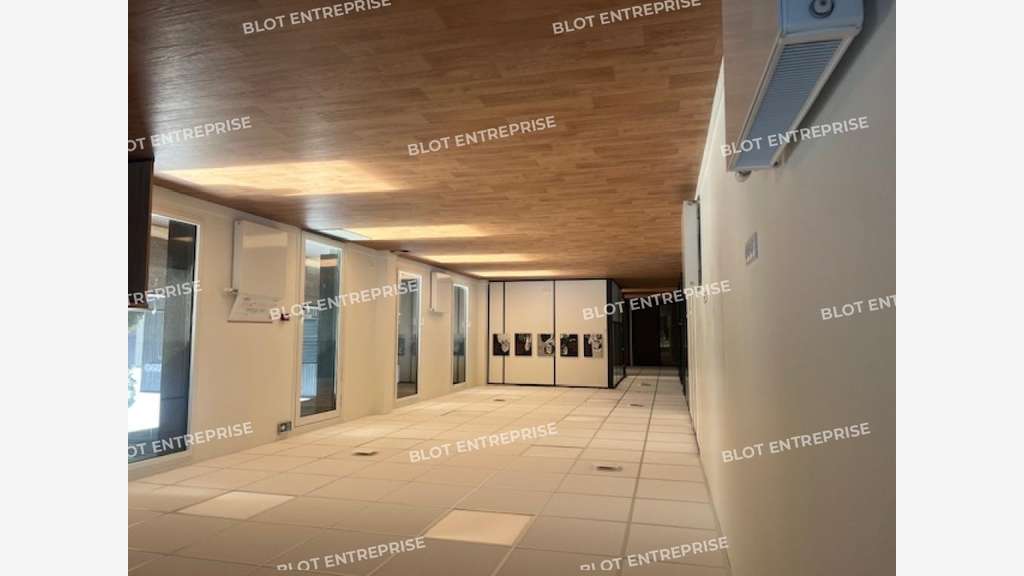 A VENDRE ou A LOUER - plateau de bureaux 304 m² 