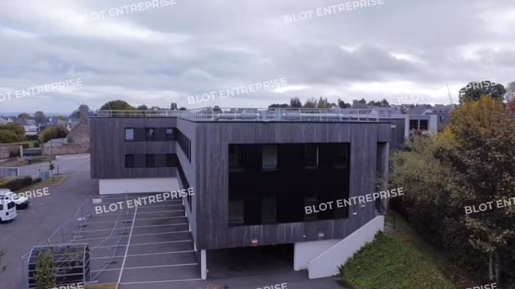 A VENDRE ou A LOUER - plateau de bureaux 304 m² 