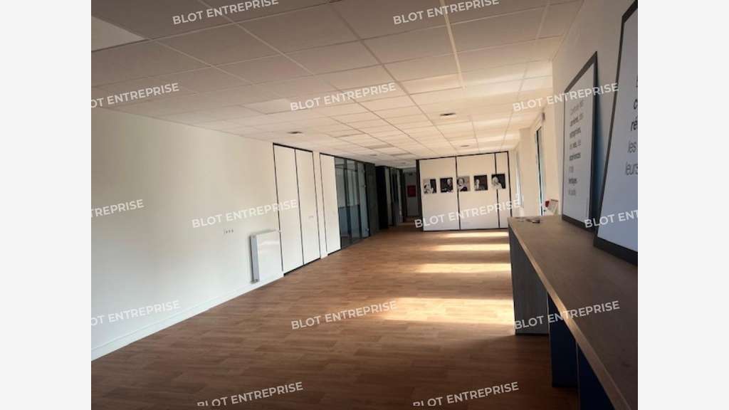 A VENDRE ou A LOUER - plateau de bureaux 304 m² 