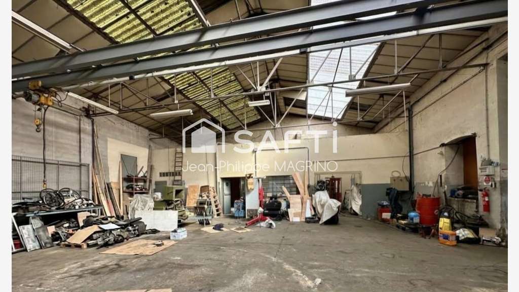 AV ensemble immobilier atypique 1788m² à Lavelanet