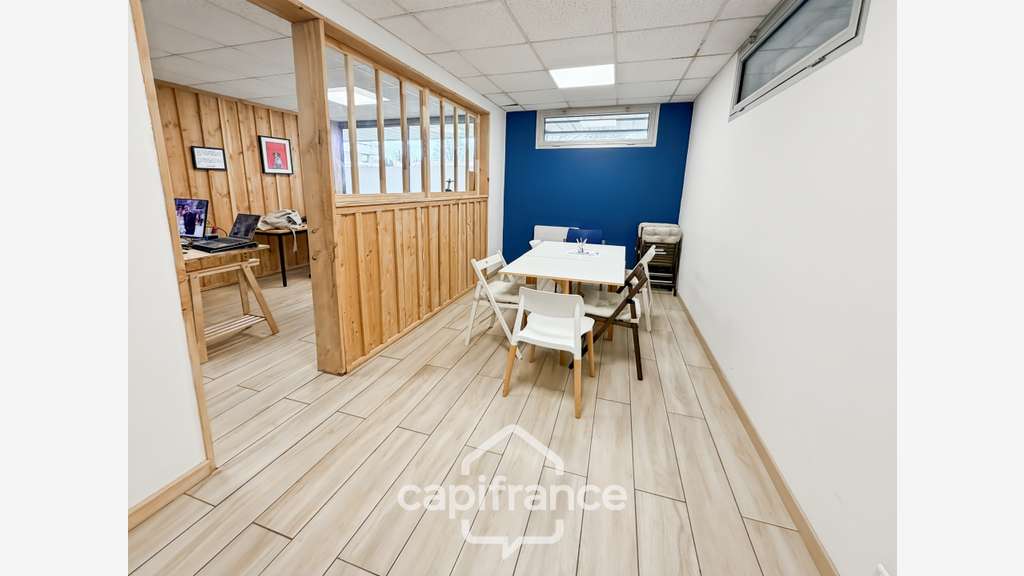 LOCAUX COMMERCIAUX / BUREAUX 250m²