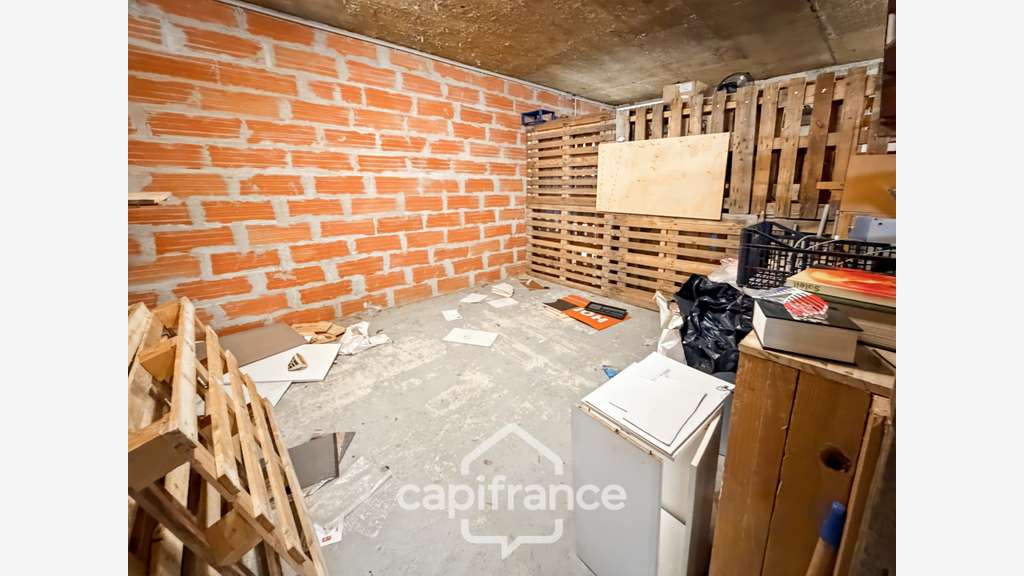 LOCAUX COMMERCIAUX / BUREAUX 250m²